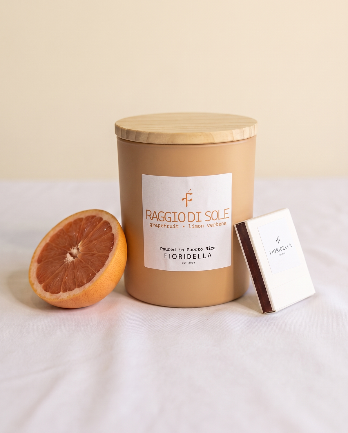 Raggio di Sole soy candle in a frosted glass jar, grapefruit and lemon verbena